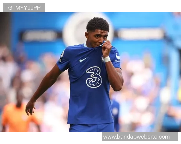 罗马诺罕见长文力挺马奎尔鼓励他勇敢追梦不惧世人指责